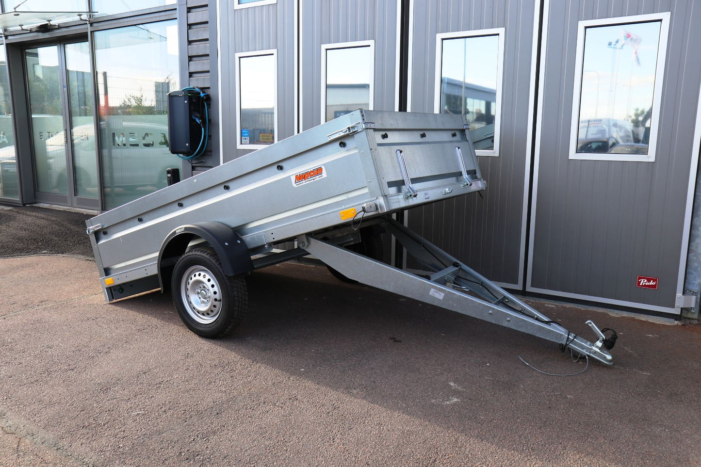 Neptun Pro 750kg GN246 80km/h Tipp Obromsad