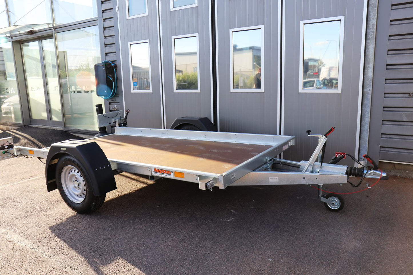 Neptun Uni 1300kg GN155 80km/h Tipp Bromsad