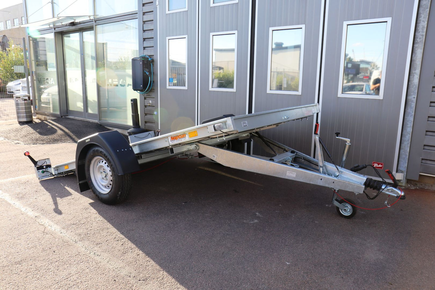Neptun Uni 1300kg GN155 80km/h Tipp Bromsad